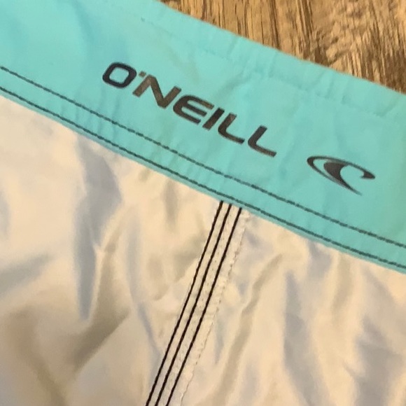O’Neill men’s board shorts. Size 38. - Picture 4 of 6